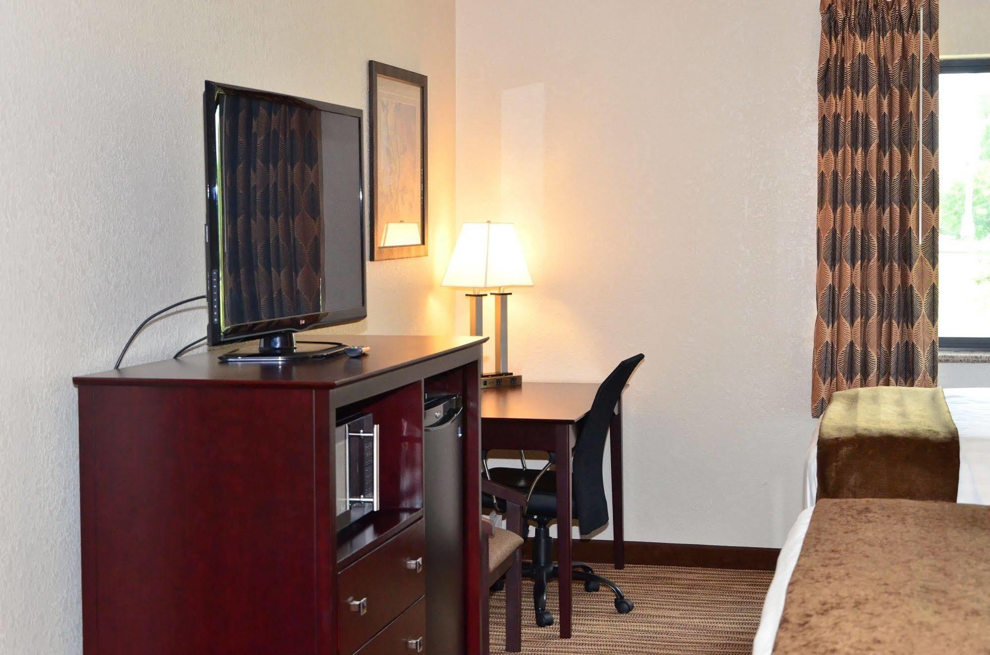 Cobblestone Inn&Suites - Clarion Esterno foto
