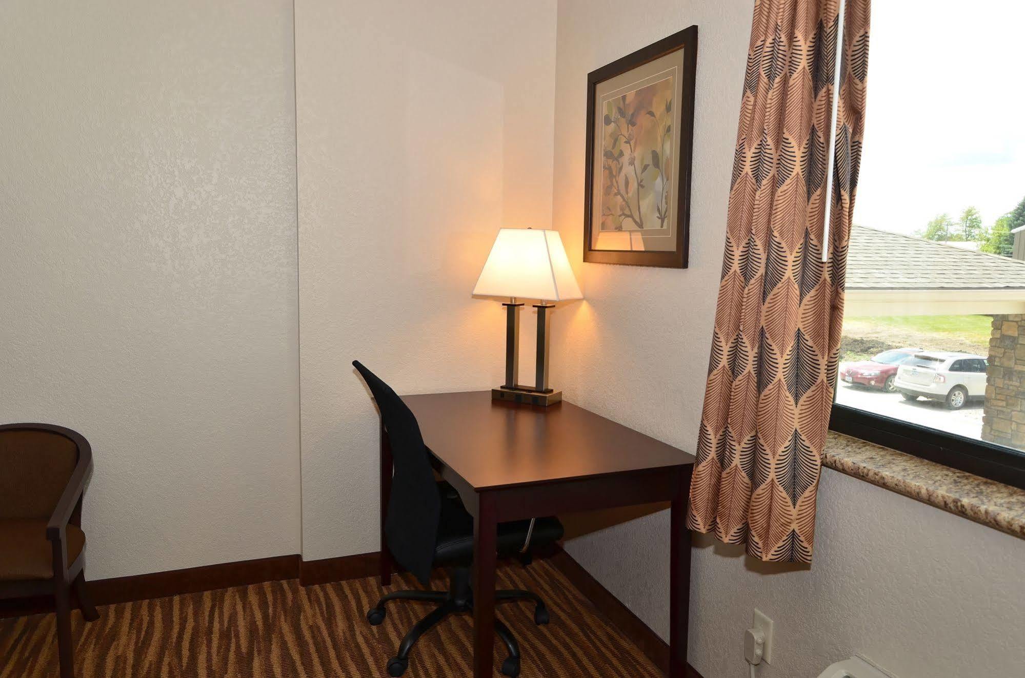 Cobblestone Inn&Suites - Clarion Esterno foto