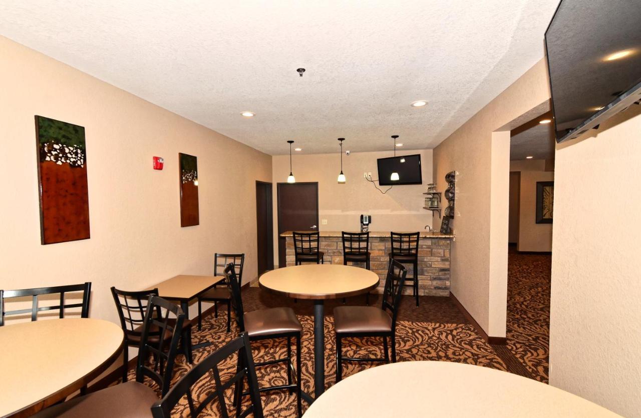 Cobblestone Inn&Suites - Clarion Esterno foto
