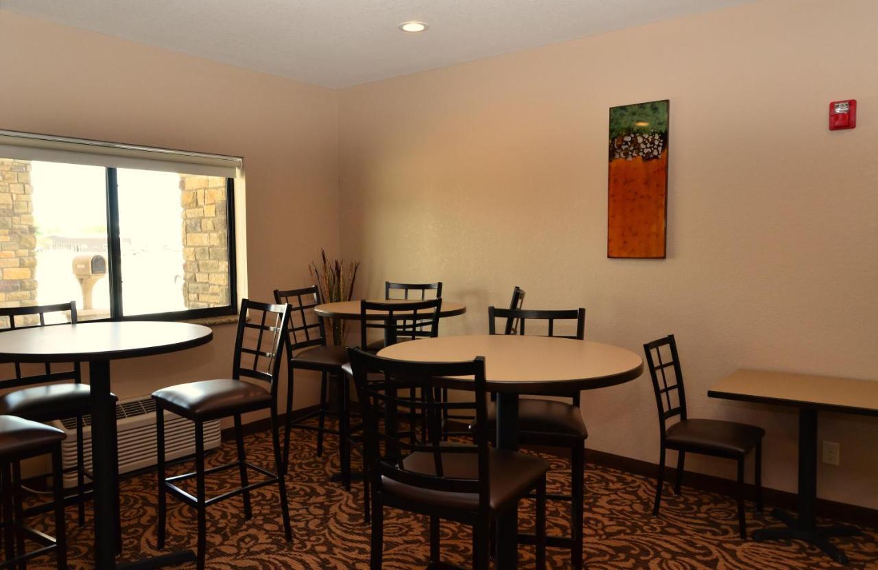 Cobblestone Inn&Suites - Clarion Esterno foto