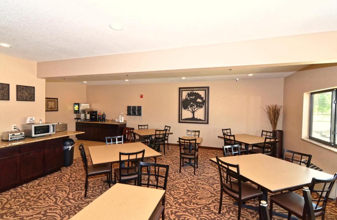Cobblestone Inn&Suites - Clarion Esterno foto