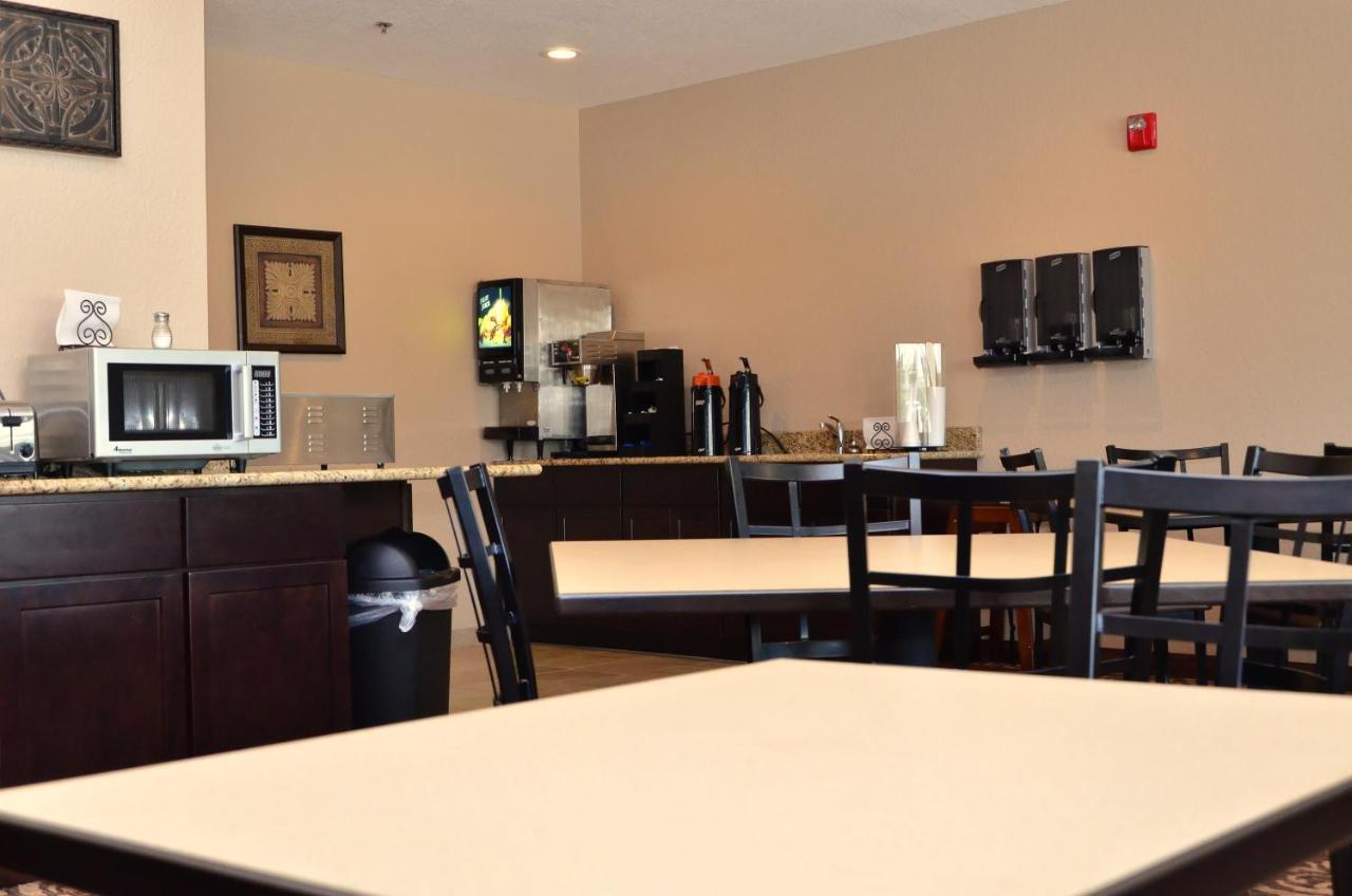 Cobblestone Inn&Suites - Clarion Esterno foto