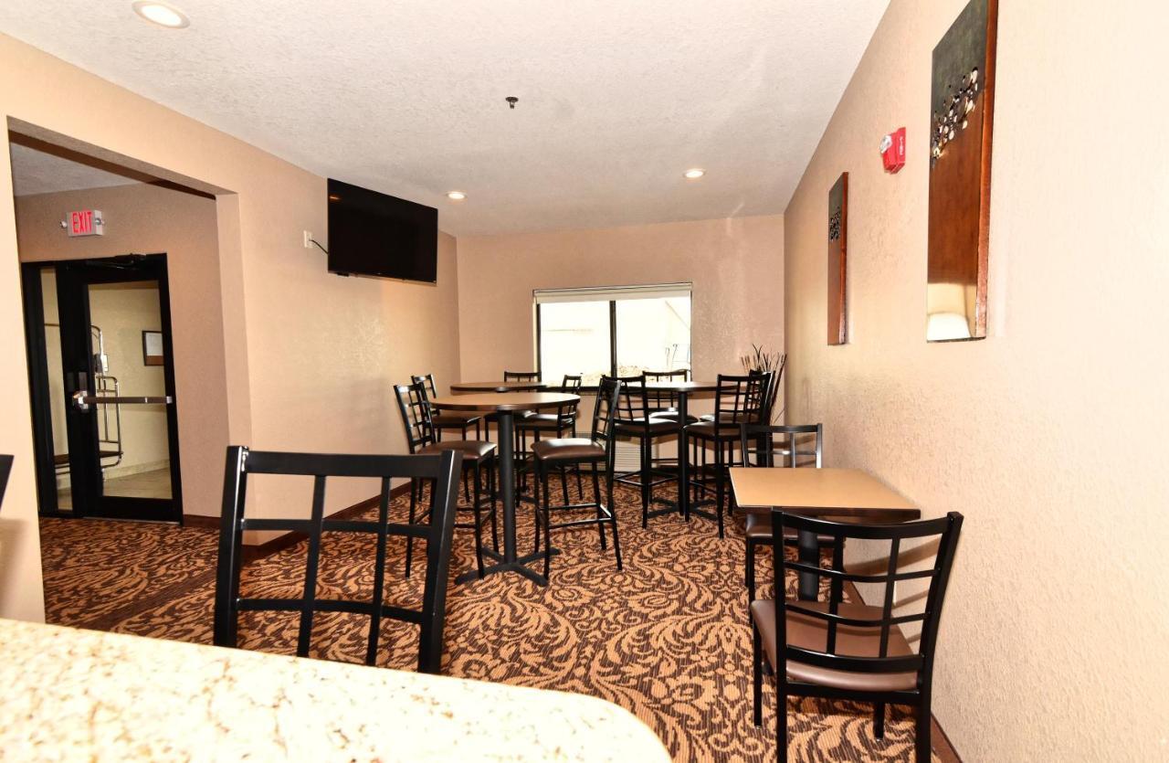Cobblestone Inn&Suites - Clarion Esterno foto